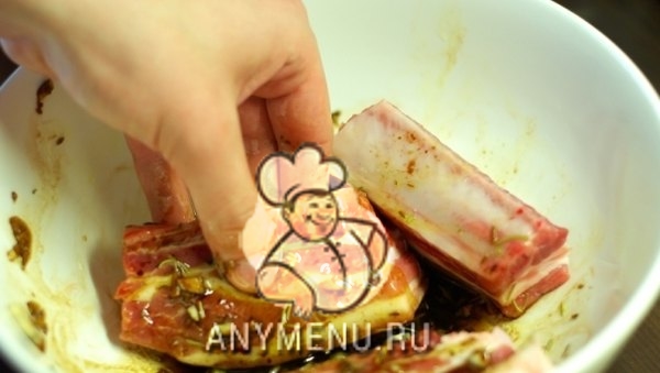 svinye-rebryshki-zapechenye-s-kartofel