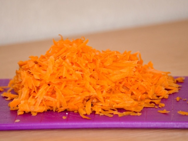 Салат из моркови с медом и орехами