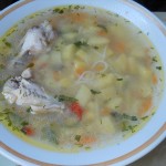 Суп из куриных крылышек с рисовой лапшой