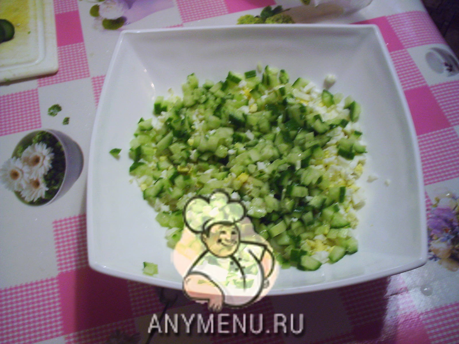 salat-iz-yaic-s-ogurcami-i-zelenyu