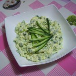 салат из яиц с огурцами и зеленью