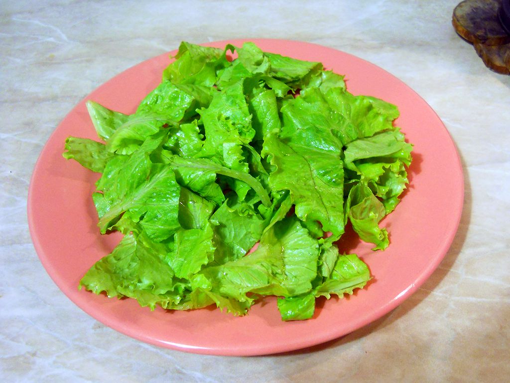 salat-s-krasnoi-riboi-i-pomidorami-1
