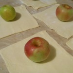 Яблоки в слоенном тесте