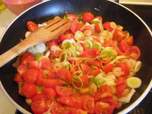 pasta-s-krevetkami-i-pomidorami-prigotovlenie