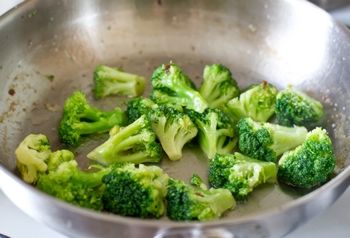 salat-iz-lososya-s-brokkoli-prigotovlenie