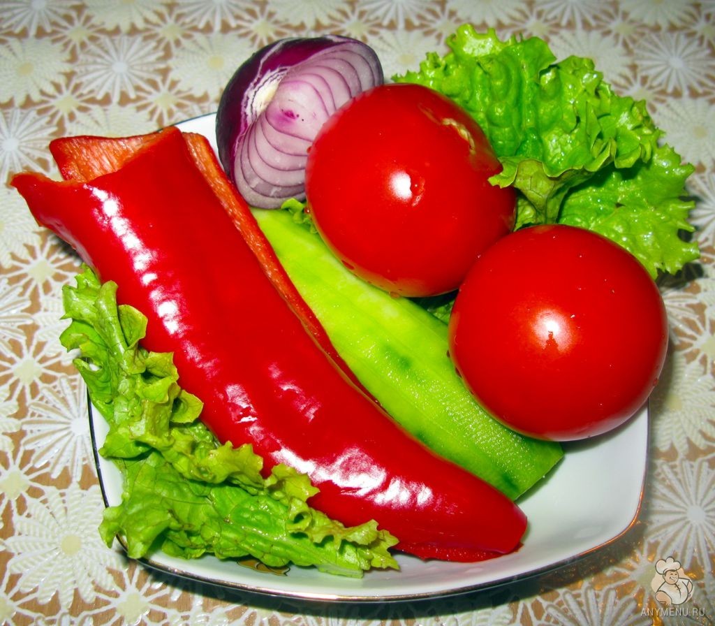 Запеченное куриное филе с овощным салатом (3)