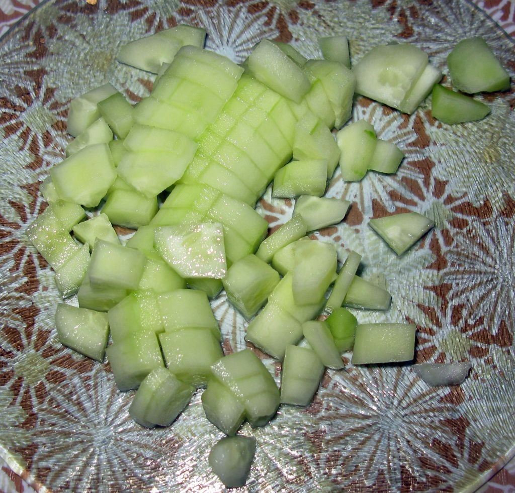 Салат с авокадо, огурцом и пекинской капустой (3)