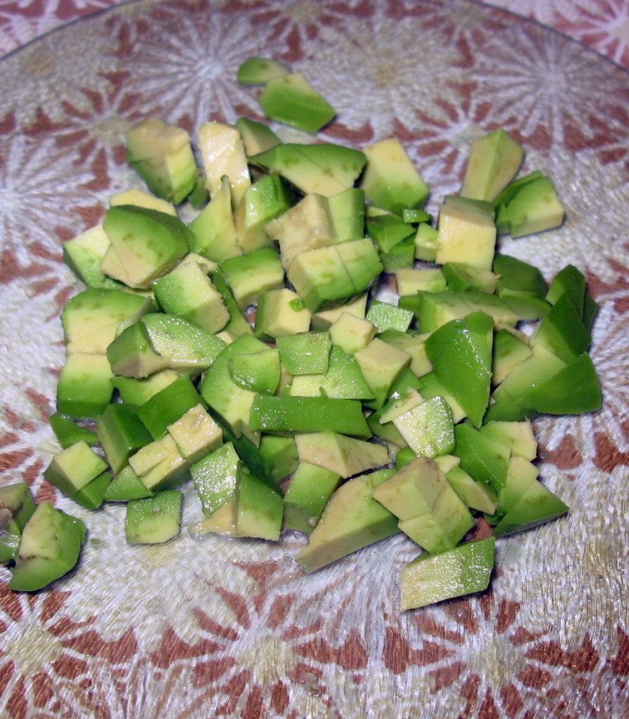 Салат с авокадо, огурцом и пекинской капустой (4)