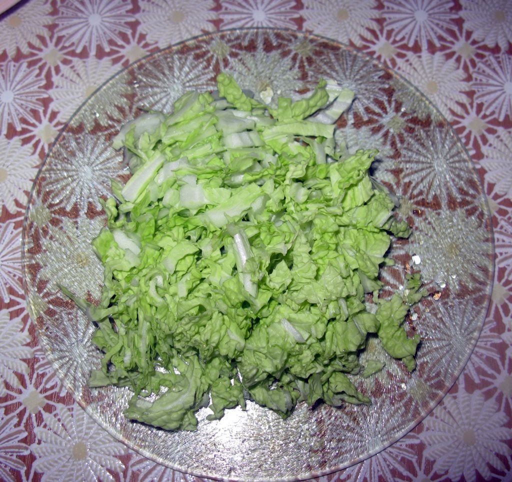 Салат с авокадо, огурцом и пекинской капустой0
