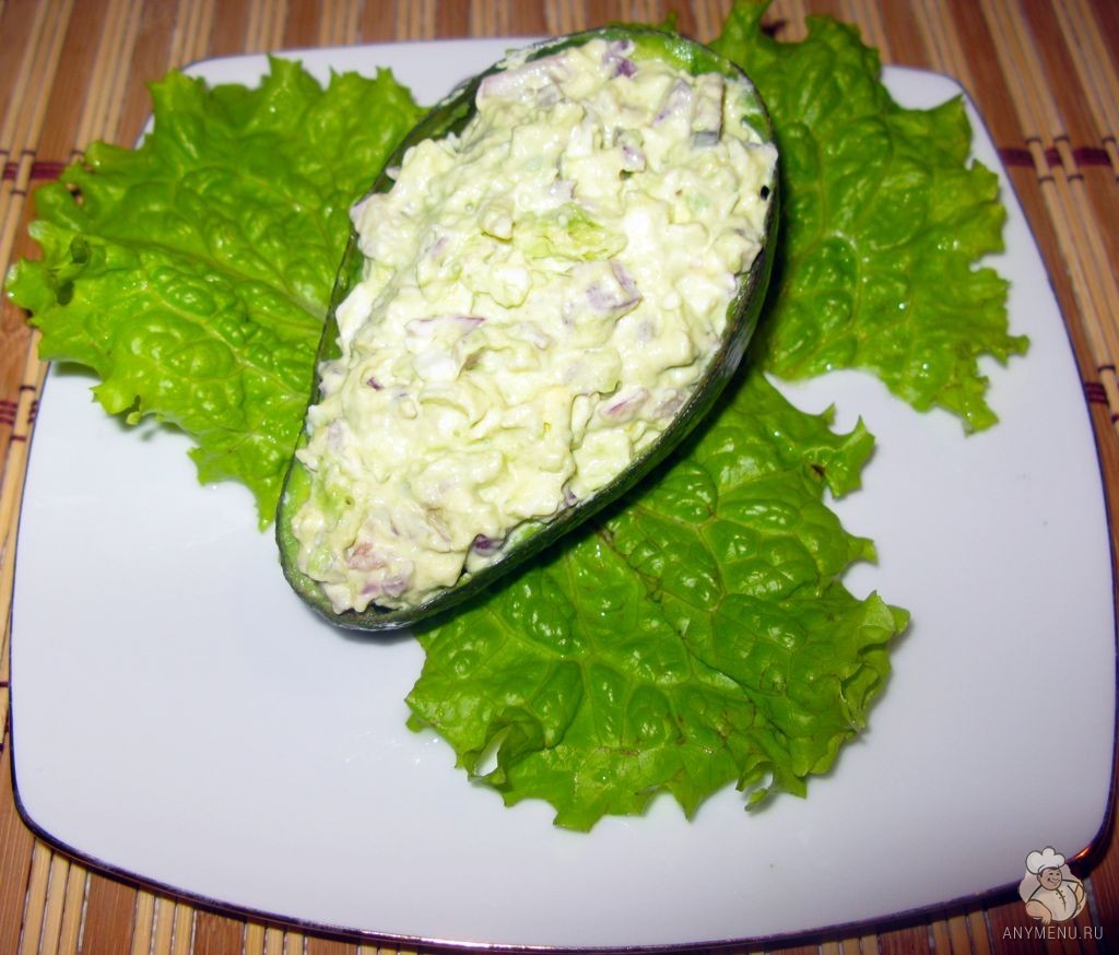 Салат с сельдью авокадо и яйцом (1)