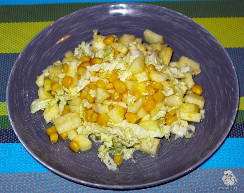 Салат капустный с кукурузой и яблоком (4)