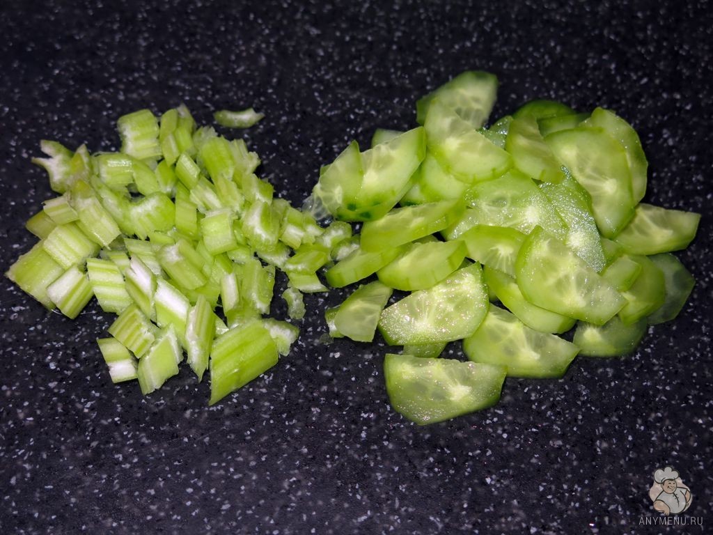 Салат из сельдерея капусты и огурцов (1)
