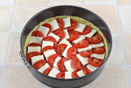 Пирог с брынзой и помидорами5