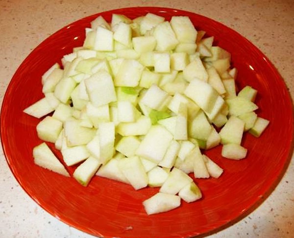 Салат с авокадо яблоком и куриным филе2