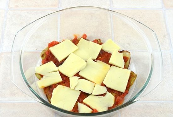 Запеченные баклажаны с помидорами и сыром (10)