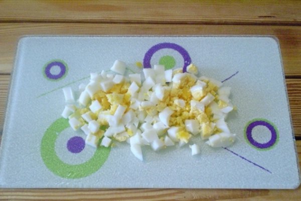 Крабовый салат с огурцом и кукурузой3