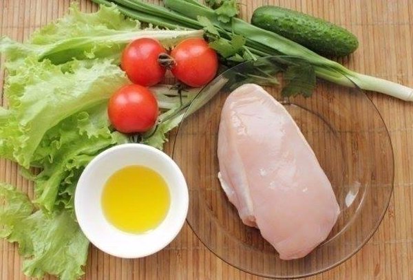 Салат из курицы и свежих овощей1