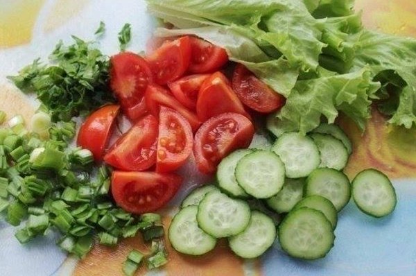 Салат из курицы и свежих овощей2