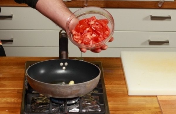 Баклажаны фаршированные помидорами и сыром4