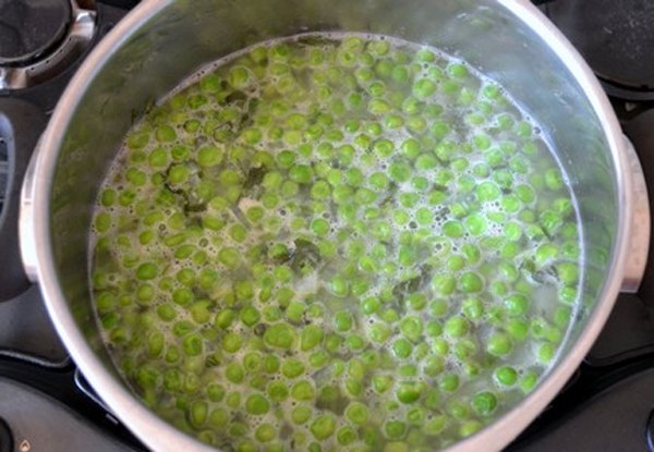 Суп-пюре из зеленого горошка с мятой5