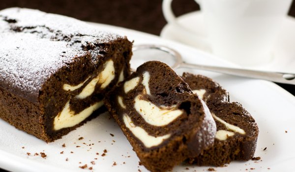 Шоколадный пирог с кабачком и творожной начинкой