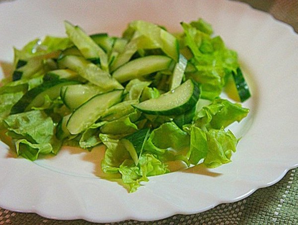 Овощной салат с креветками1