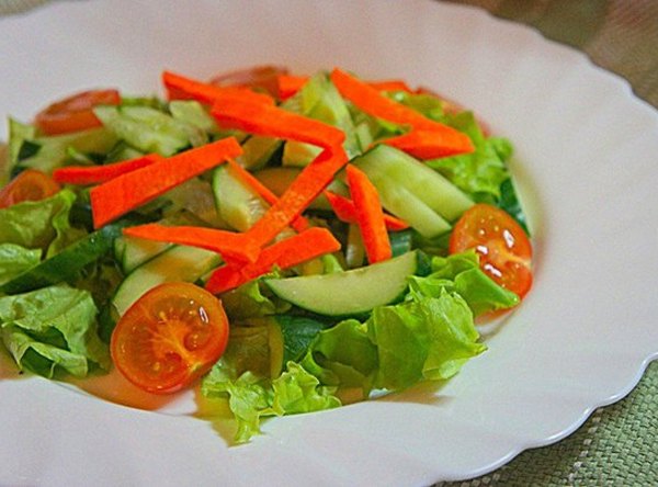 Овощной салат с креветками2