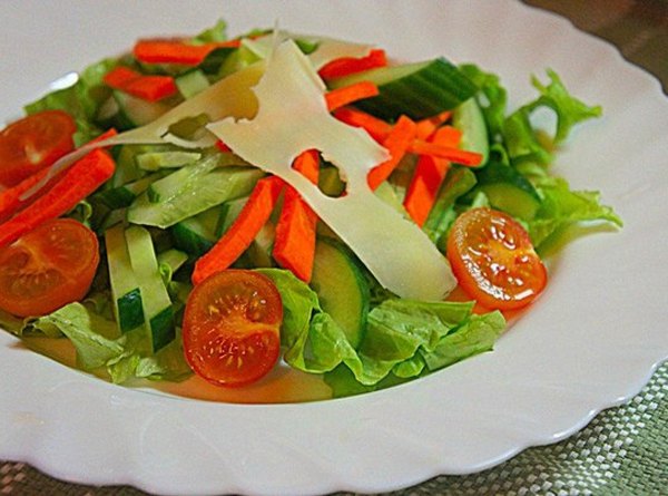 Овощной салат с креветками3