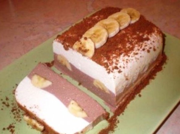 Шоколадно творожный десерт с бананом