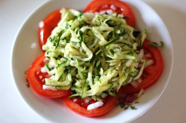 salat-s-pomidorami-cukkini