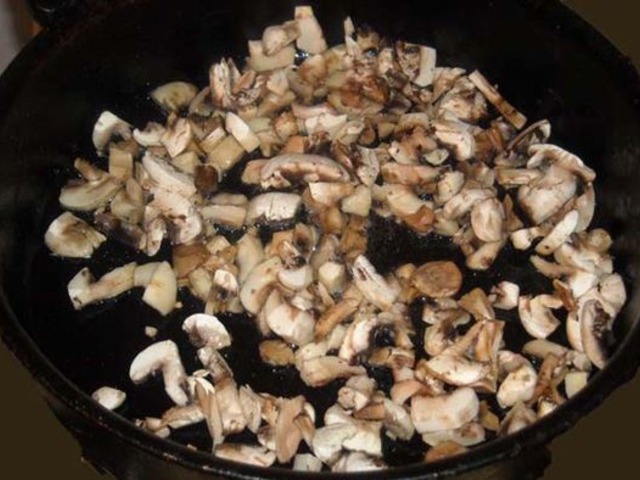Омлет фаршированный грибами и беконом