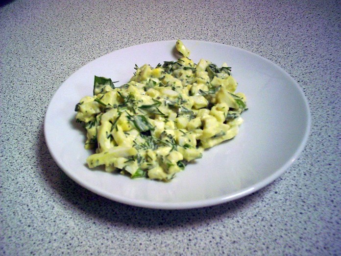 salat-iz-yaic-i-zeleni