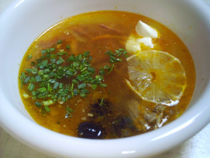 Суп сборная мясная солянка (классический рецепт)