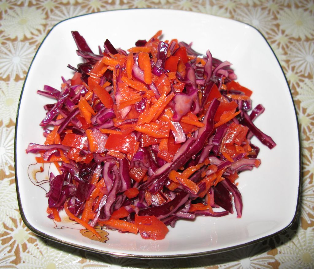 Салат из краснокочанной капусты с сладким перцем