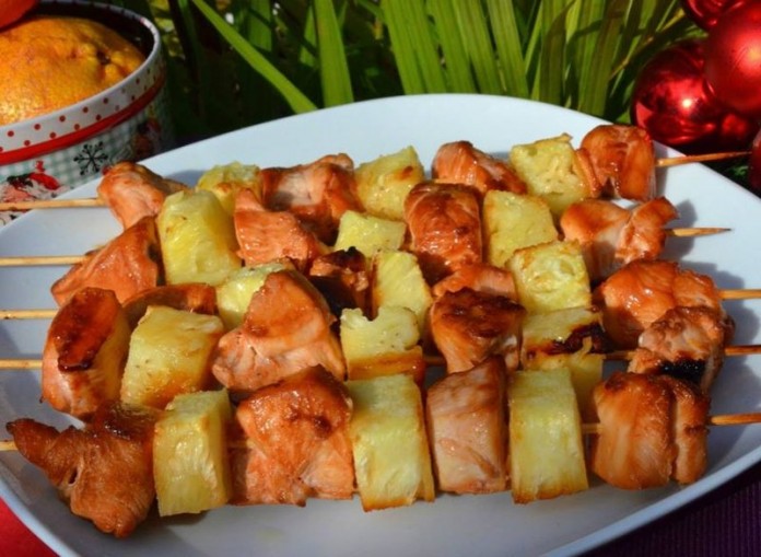 курица с ананасами на мангале. %D0%A8%D0%B0%D1%88%D0%BB%D1%8B%D0%BA %D0%B8%D0%B7 %D0%BA%D1%83%D1%80%D0%B8%D1%86%D1%8B %D1%81 %D0%B0%D0%BD%D0%B0%D0%BD%D0%B0%D1%81%D0%BE%D0%BC. курица с ананасами на мангале фото. курица с ананасами на мангале-%D0%A8%D0%B0%D1%88%D0%BB%D1%8B%D0%BA %D0%B8%D0%B7 %D0%BA%D1%83%D1%80%D0%B8%D1%86%D1%8B %D1%81 %D0%B0%D0%BD%D0%B0%D0%BD%D0%B0%D1%81%D0%BE%D0%BC. картинка курица с ананасами на мангале. картинка %D0%A8%D0%B0%D1%88%D0%BB%D1%8B%D0%BA %D0%B8%D0%B7 %D0%BA%D1%83%D1%80%D0%B8%D1%86%D1%8B %D1%81 %D0%B0%D0%BD%D0%B0%D0%BD%D0%B0%D1%81%D0%BE%D0%BC. Куриную грудку вымыть, обсушить бумажным полотенцем. Снять с грудки кожу и срезать большое и малое филе.