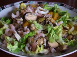 Салат из креветок и мидий с горчичной заправкой salat-iz-krevetok-i-midij-s-gorchichnoj-zapravkoj