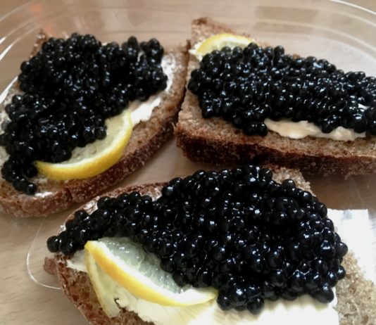 vkusnye-buterbrody-s-osetrovoj-ikroj