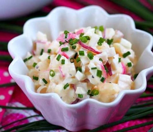 salat-s-gribami-i-krabovymi-palochkami