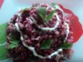 teplyj-salat-iz-grechixi-pechenoj-svekly-i-gribov