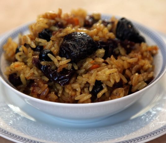 sladkij-plov-v-multivarke