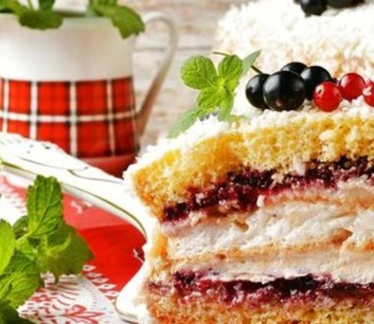 biskvitnyj-tort-s-beze-v-multivarke
