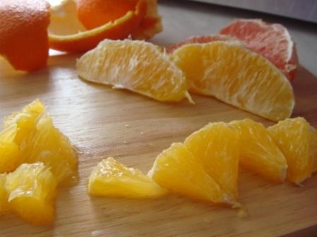 salat-iz-risa-s-otvarnoj-vetchinoj-i-apelsinami