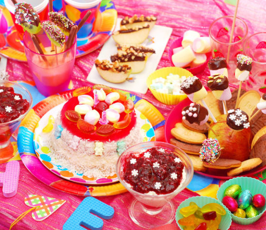 o-prazdnichnom-stole-dlya-detej-na-zametku-roditelyam