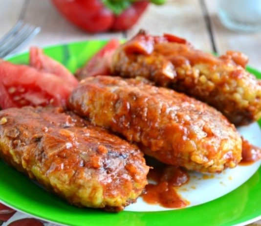 kurinye-kotlety-s-kapustoj-tushenye-v-tomate