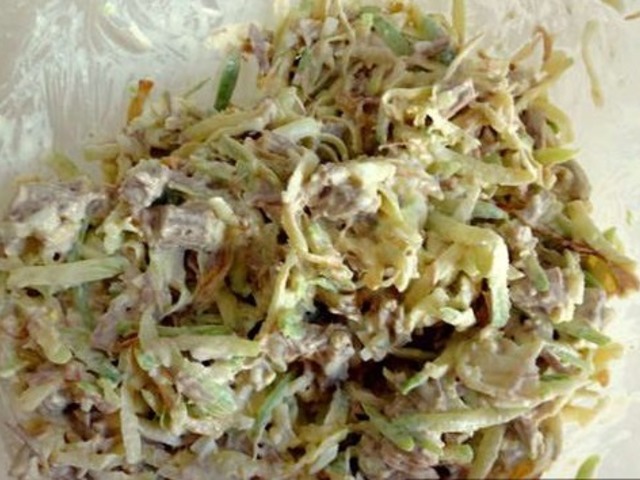 dieticheskij-salat-iz-kapusty-s-govyadinoj