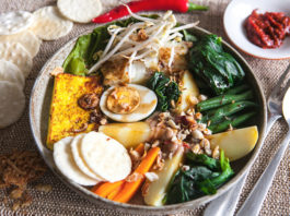 gado-gado-ostryj-ovoshhnoj-salat-s-orexovoj-pastoj