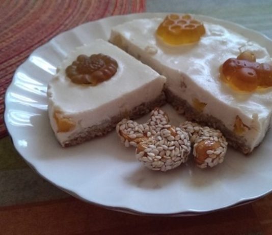 chizkejk-s-osnovoj-iz-ovsyanki-i-suxofruktov