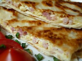 omlet-s-bekonom-v-lavashe