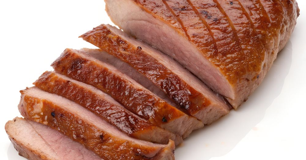 Теплый салат с уткой, грушей и козьим сыром